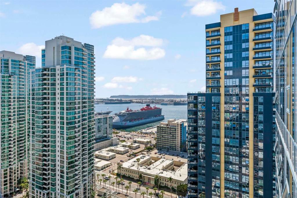 1388 Kettner 2706, San Diego, CA 92101