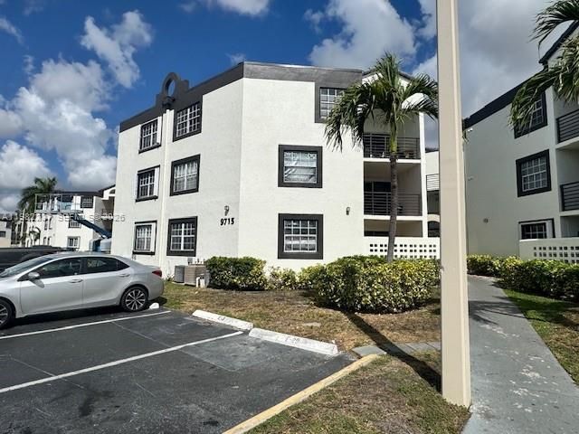 9715 Fontainebleau Blvd E103, Miami, FL 33172