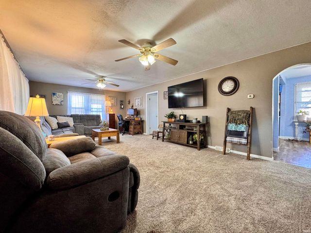 901 S Market Street, Winamac, IN 46996