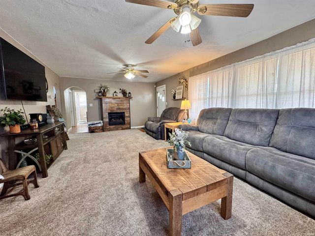 901 S Market Street, Winamac, IN 46996