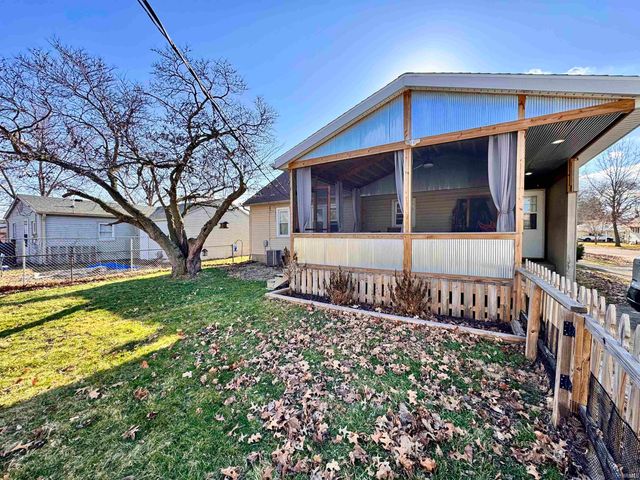 901 S Market Street, Winamac, IN 46996