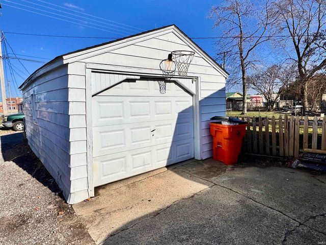 901 S Market Street, Winamac, IN 46996