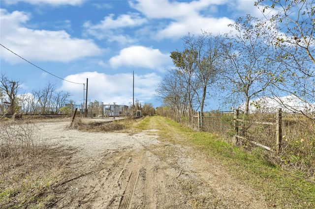 1207 County Road 615, Dayton, TX 77535