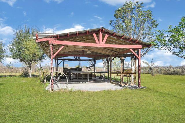 1207 County Road 615, Dayton, TX 77535