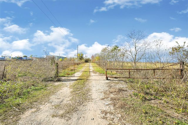 1207 County Road 615, Dayton, TX 77535