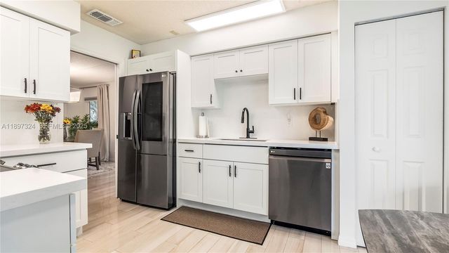 7101 NW 40th St, Coral Springs, FL 33065