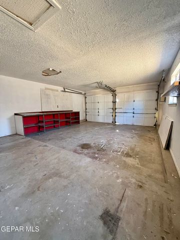 4713 G T POWERS Drive, El Paso, TX 79924