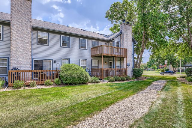416 Kresswood Drive D, Mchenry, IL 60050
