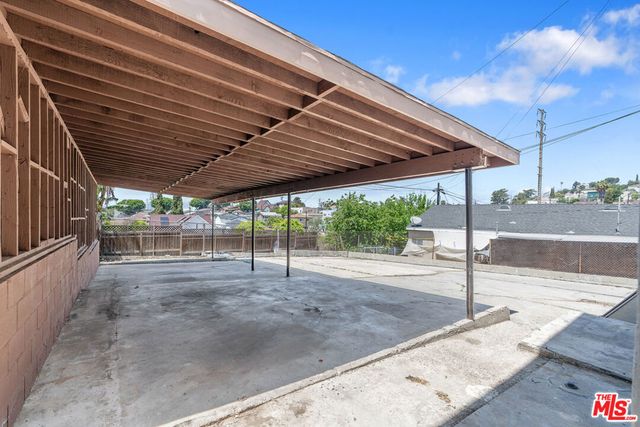 945 N Ditman Avenue, Los Angeles, CA 90063