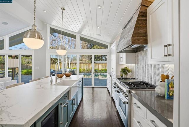 1 Green Acres Ct, Lafayette, CA 94549