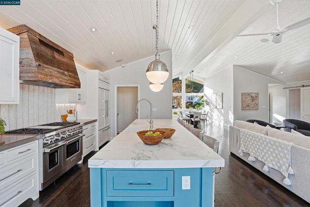 1 Green Acres Ct, Lafayette, CA 94549