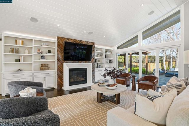 1 Green Acres Ct, Lafayette, CA 94549