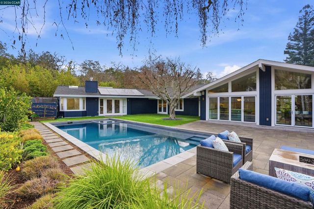 1 Green Acres Ct, Lafayette, CA 94549