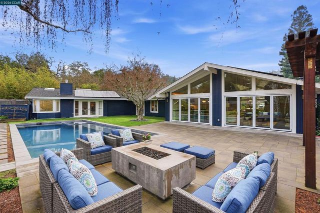 1 Green Acres Ct, Lafayette, CA 94549