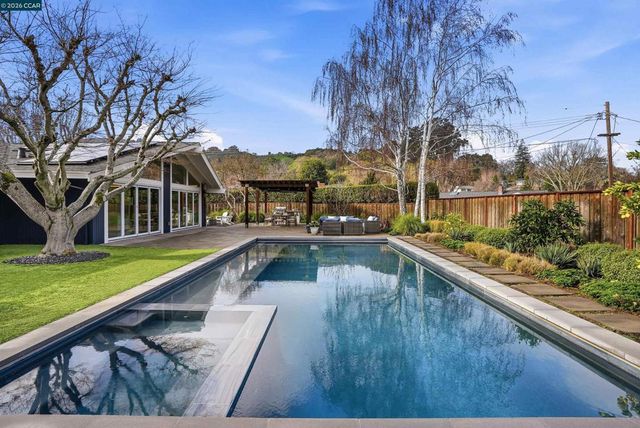 1 Green Acres Ct, Lafayette, CA 94549