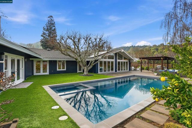 1 Green Acres Ct, Lafayette, CA 94549