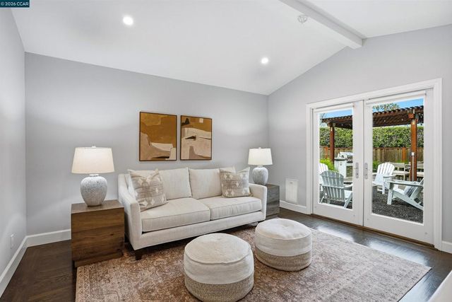 1 Green Acres Ct, Lafayette, CA 94549