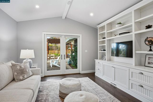 1 Green Acres Ct, Lafayette, CA 94549