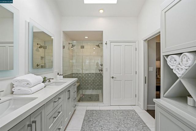 1 Green Acres Ct, Lafayette, CA 94549