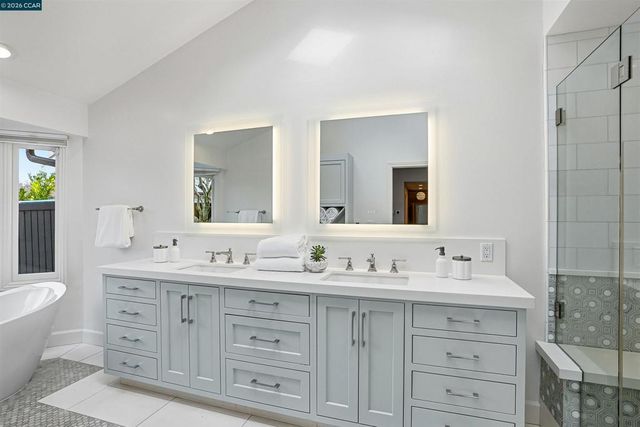 1 Green Acres Ct, Lafayette, CA 94549