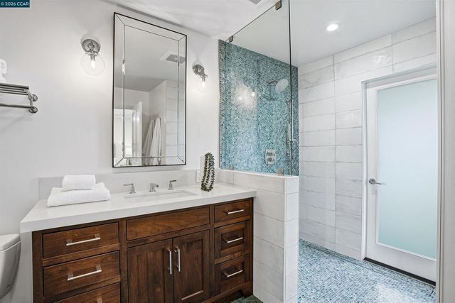 1 Green Acres Ct, Lafayette, CA 94549