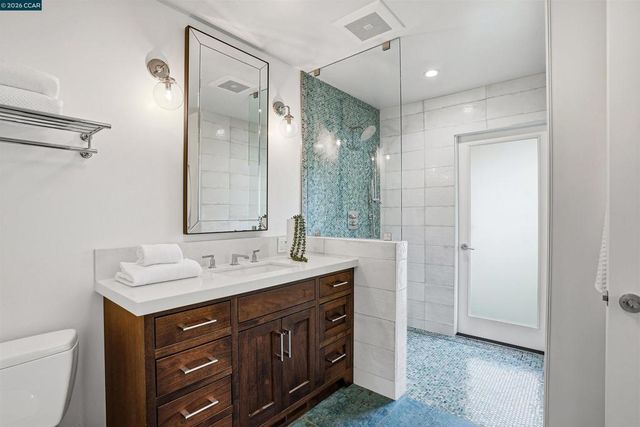 1 Green Acres Ct, Lafayette, CA 94549