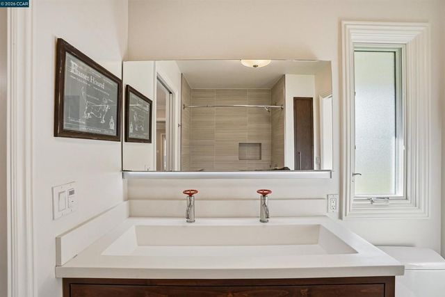 1 Green Acres Ct, Lafayette, CA 94549