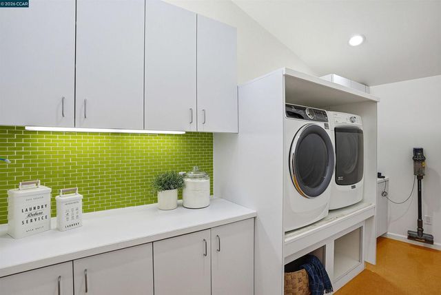 1 Green Acres Ct, Lafayette, CA 94549