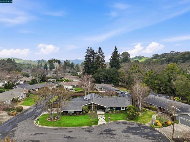 1 Green Acres Ct, Lafayette, CA 94549