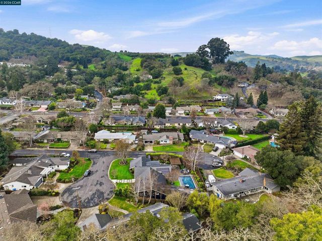 1 Green Acres Ct, Lafayette, CA 94549