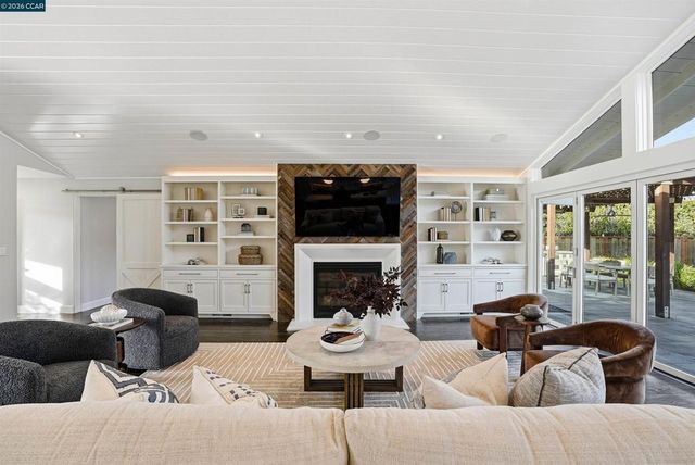 1 Green Acres Ct, Lafayette, CA 94549