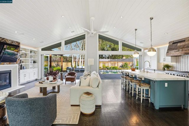 1 Green Acres Ct, Lafayette, CA 94549