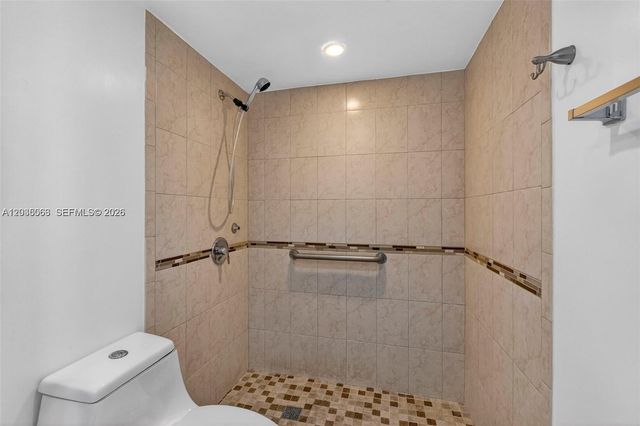 908 Twin Lakes Drive 8C, Coral Springs, FL 33071