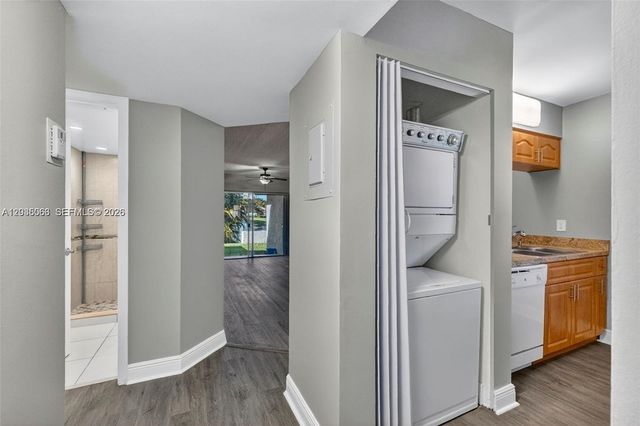 908 Twin Lakes Drive 8C, Coral Springs, FL 33071
