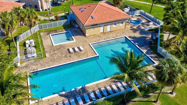 908 Twin Lakes Drive 8C, Coral Springs, FL 33071