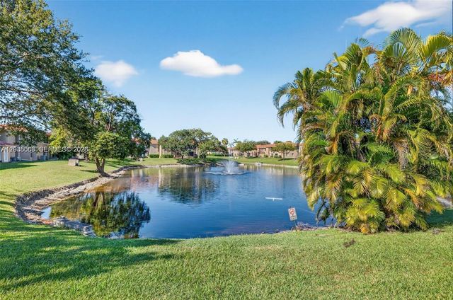 908 Twin Lakes Drive 8C, Coral Springs, FL 33071