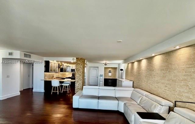 100 Bayview Drive 2124, Sunny Isles Beach, FL 33160