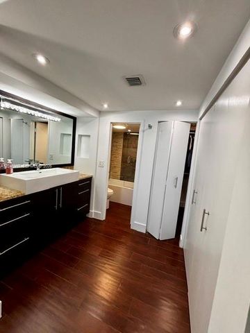 100 Bayview Drive 2124, Sunny Isles Beach, FL 33160