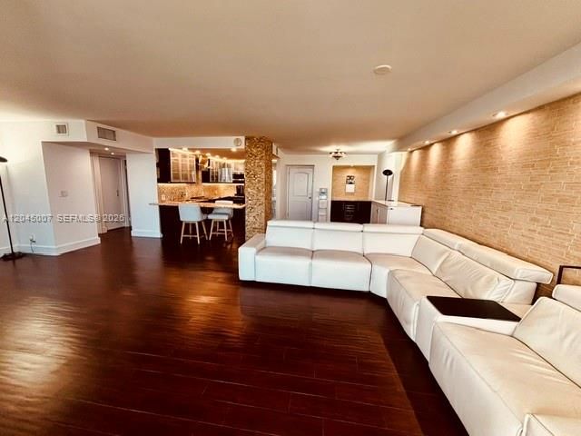 100 Bayview Drive 2124, Sunny Isles Beach, FL 33160