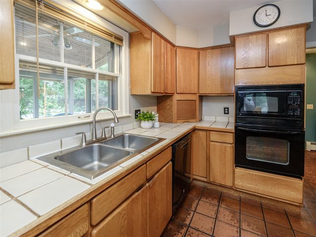 4323 Sunnybrook Drive, Kalamazoo, MI 49008