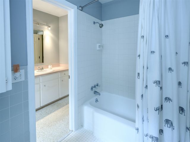 4323 Sunnybrook Drive, Kalamazoo, MI 49008