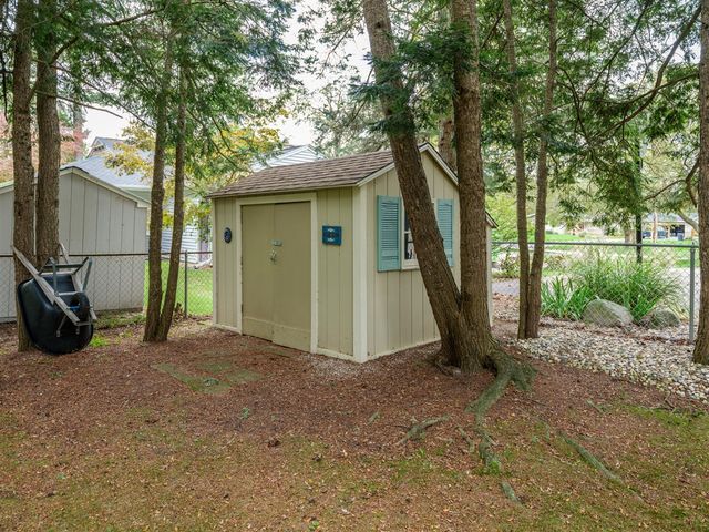 4323 Sunnybrook Drive, Kalamazoo, MI 49008