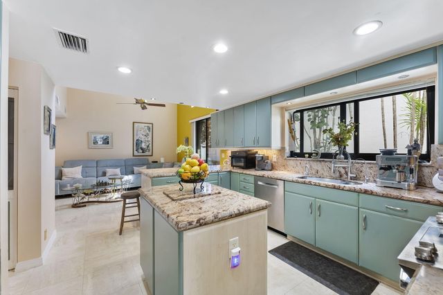 6534 Via Rosa, Boca Raton, FL 33433