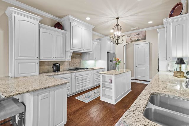 9833 Oak Heights Drive, Sherwood, AR 72027