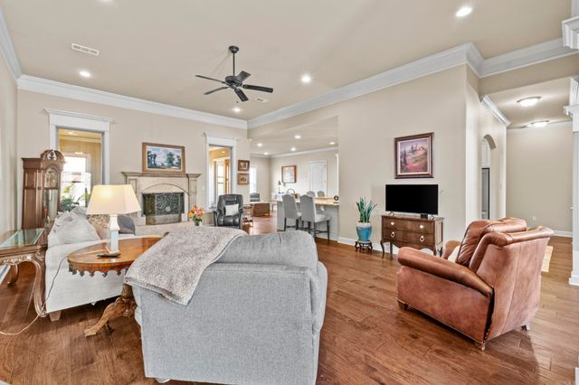 9833 Oak Heights Drive, Sherwood, AR 72027