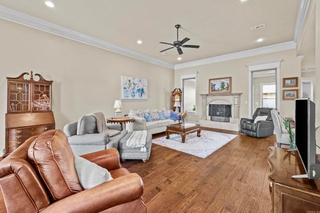 9833 Oak Heights Drive, Sherwood, AR 72027