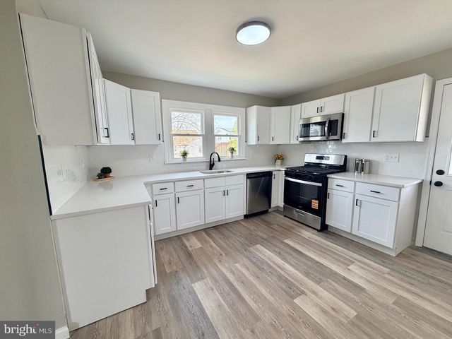 222 BERGEN AVE, Bellmawr, NJ 08031