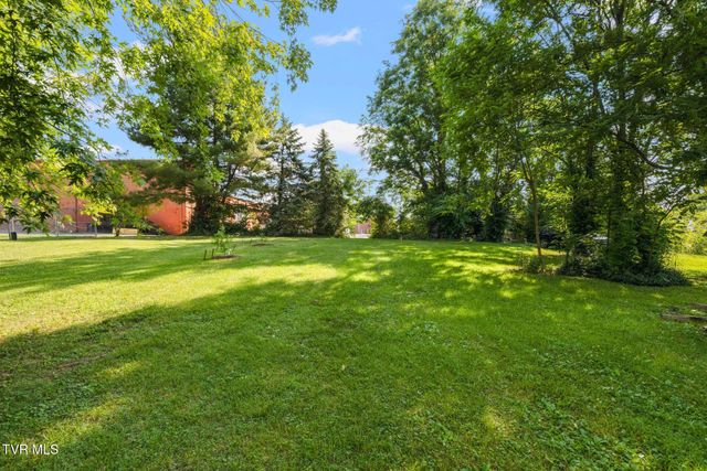912 North Boone Street, Johnson City, TN 37604