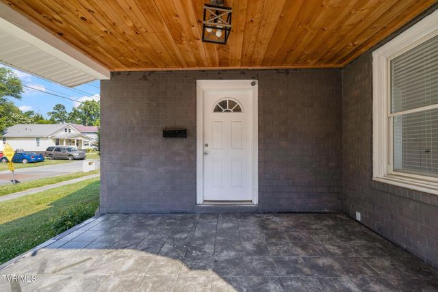 912 North Boone Street, Johnson City, TN 37604