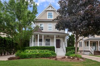 325 S Crescent Avenue, Park Ridge, IL 60068